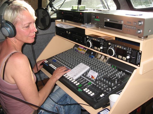 Neon Nancy plays radio